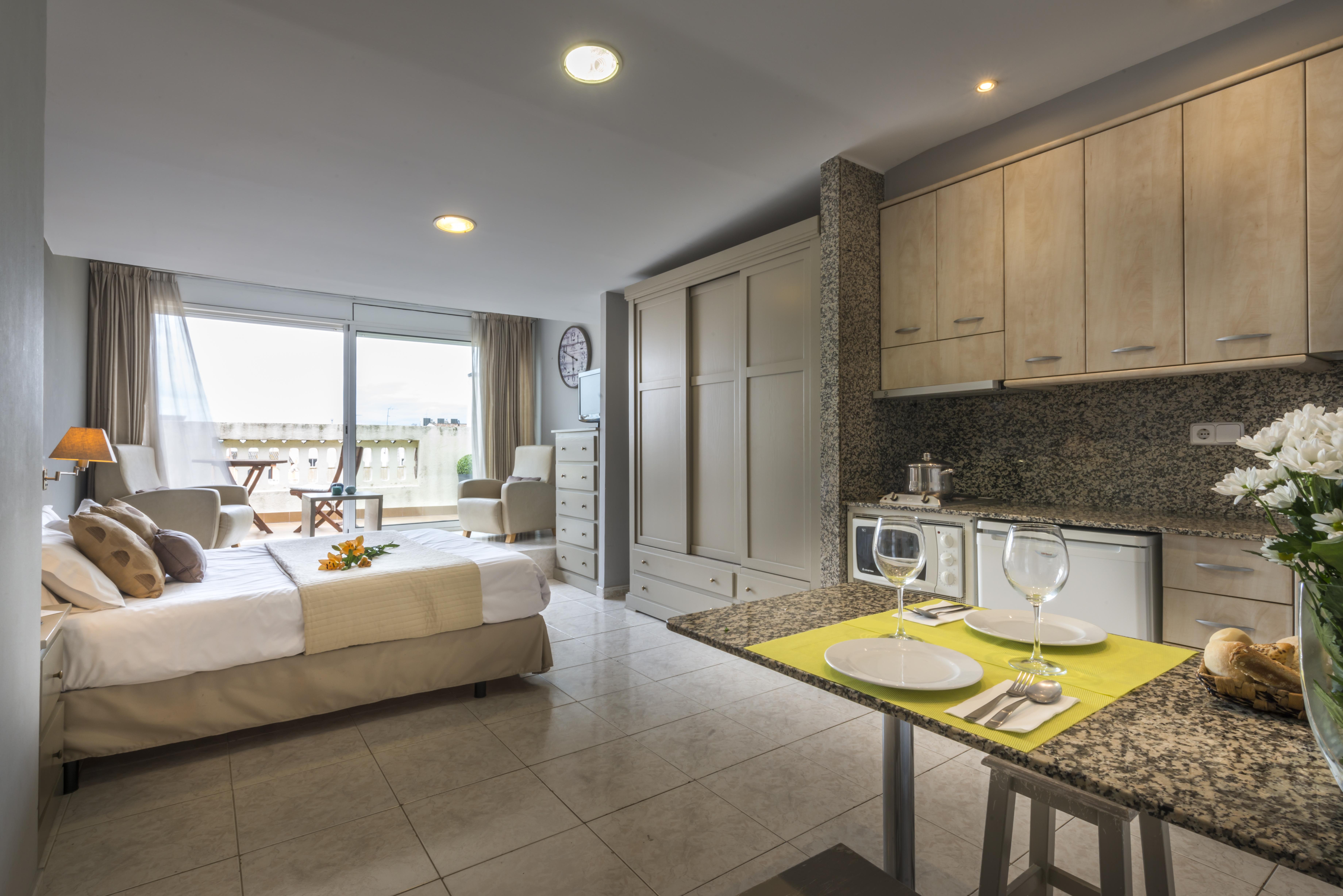 Alexandra Aparthotel Benstarhotelgroup Tarragona Bagian luar foto