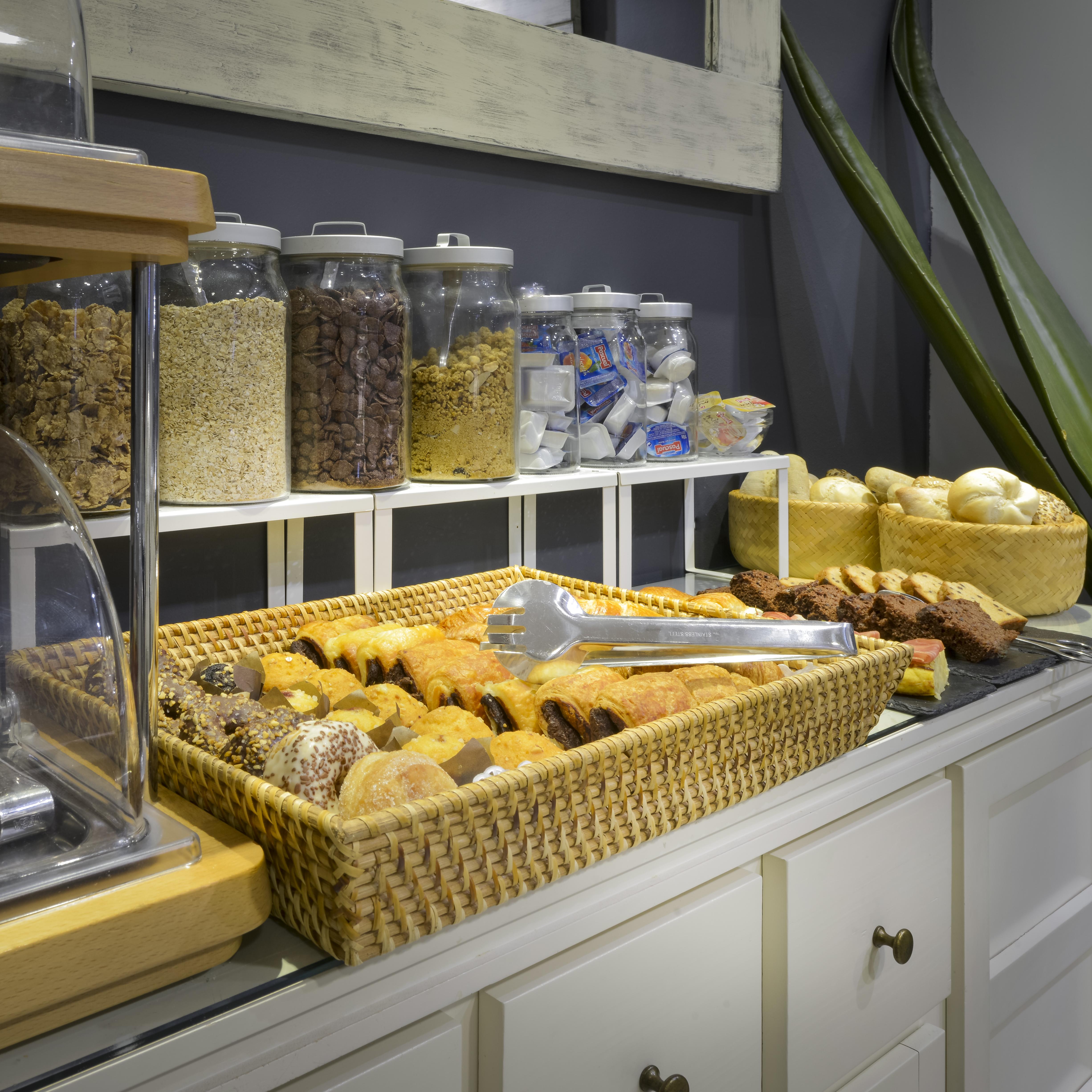 Alexandra Aparthotel Benstarhotelgroup Tarragona Bagian luar foto