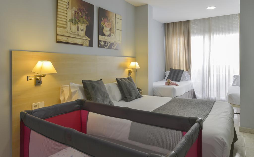 Alexandra Aparthotel Benstarhotelgroup Tarragona Ruang foto