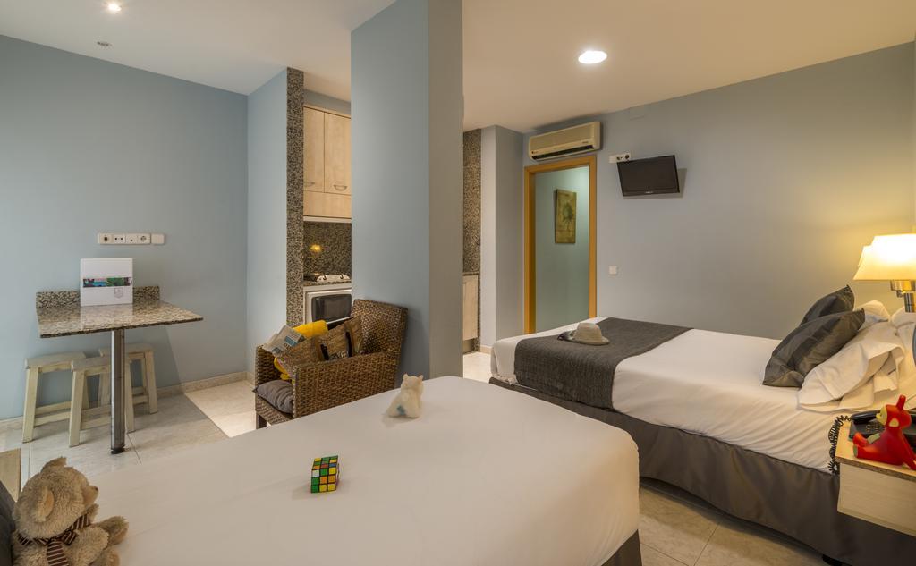 Alexandra Aparthotel Benstarhotelgroup Tarragona Bagian luar foto