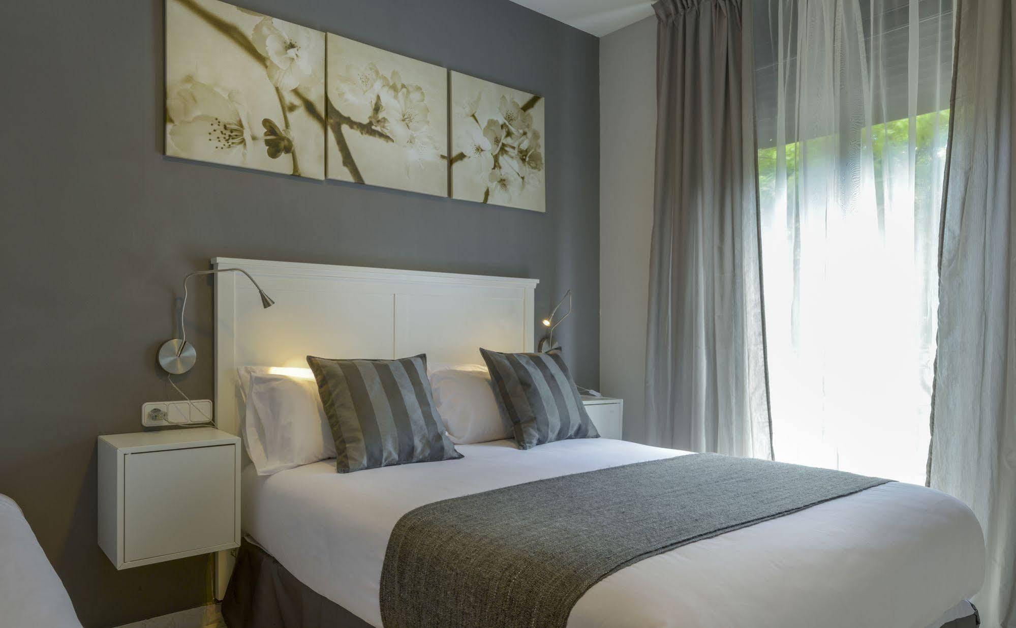 Alexandra Aparthotel Benstarhotelgroup Tarragona Bagian luar foto