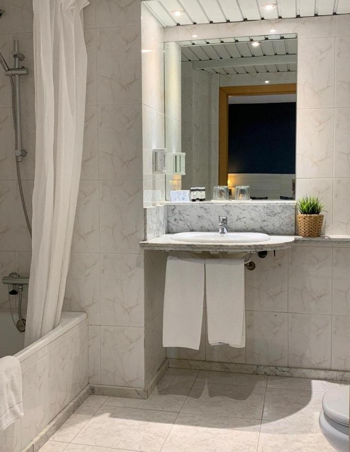 Alexandra Aparthotel Benstarhotelgroup Tarragona Bagian luar foto